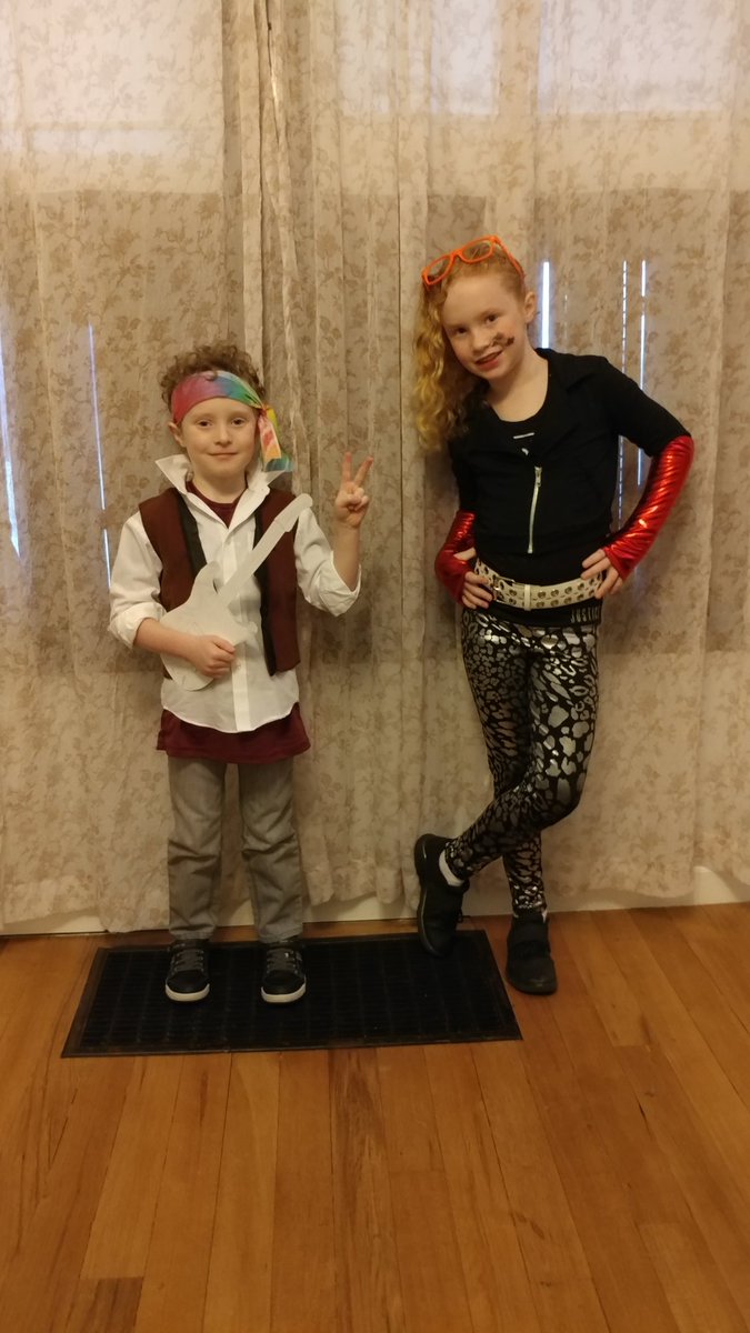 VickyBetz1's tweet photo. Rock and roll, baby! #averygators #rockinit 🎸 https://t.co/xuogG8RYKA