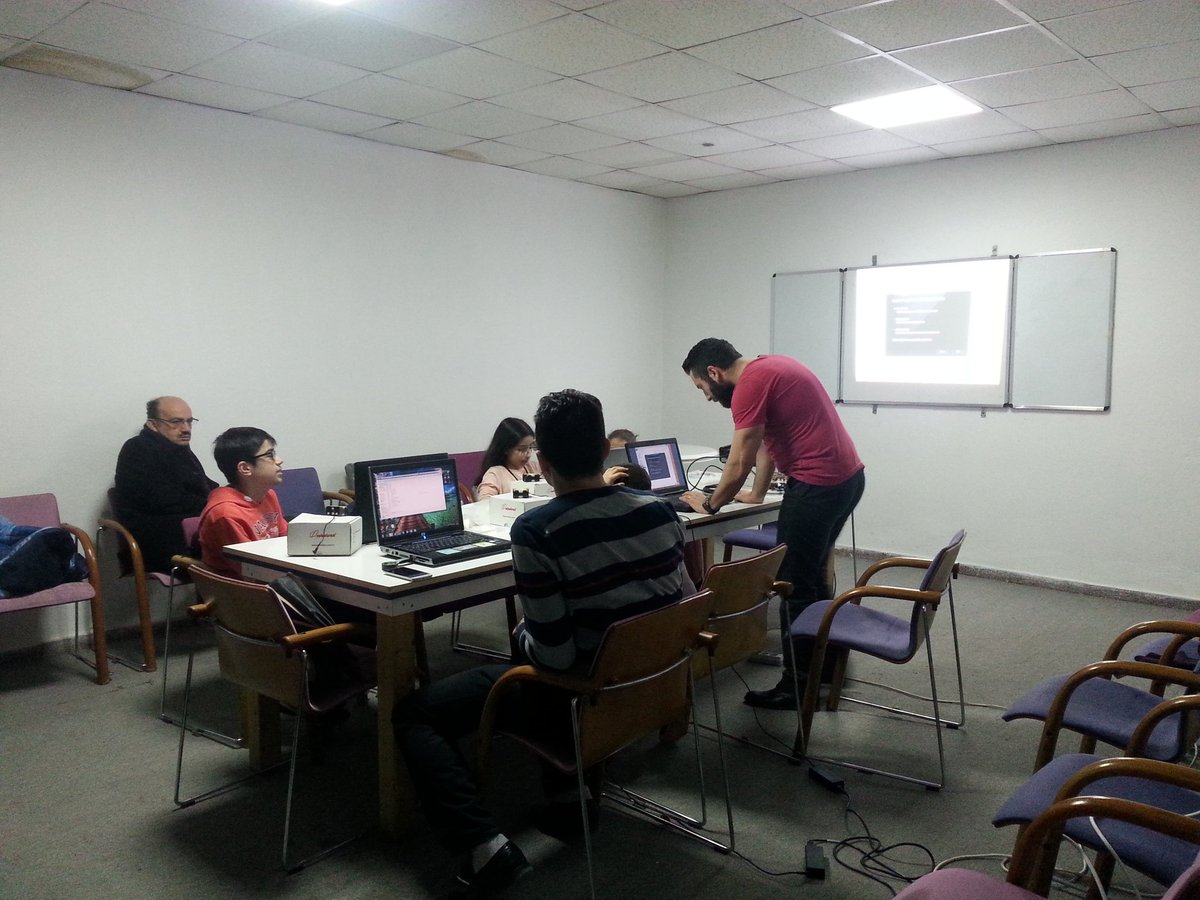 fezagurseybilim's tweet image. #FezaGürseyBilimMerkezi&apos;nde #RobotBilim Tanışma eğitimleri başladı.