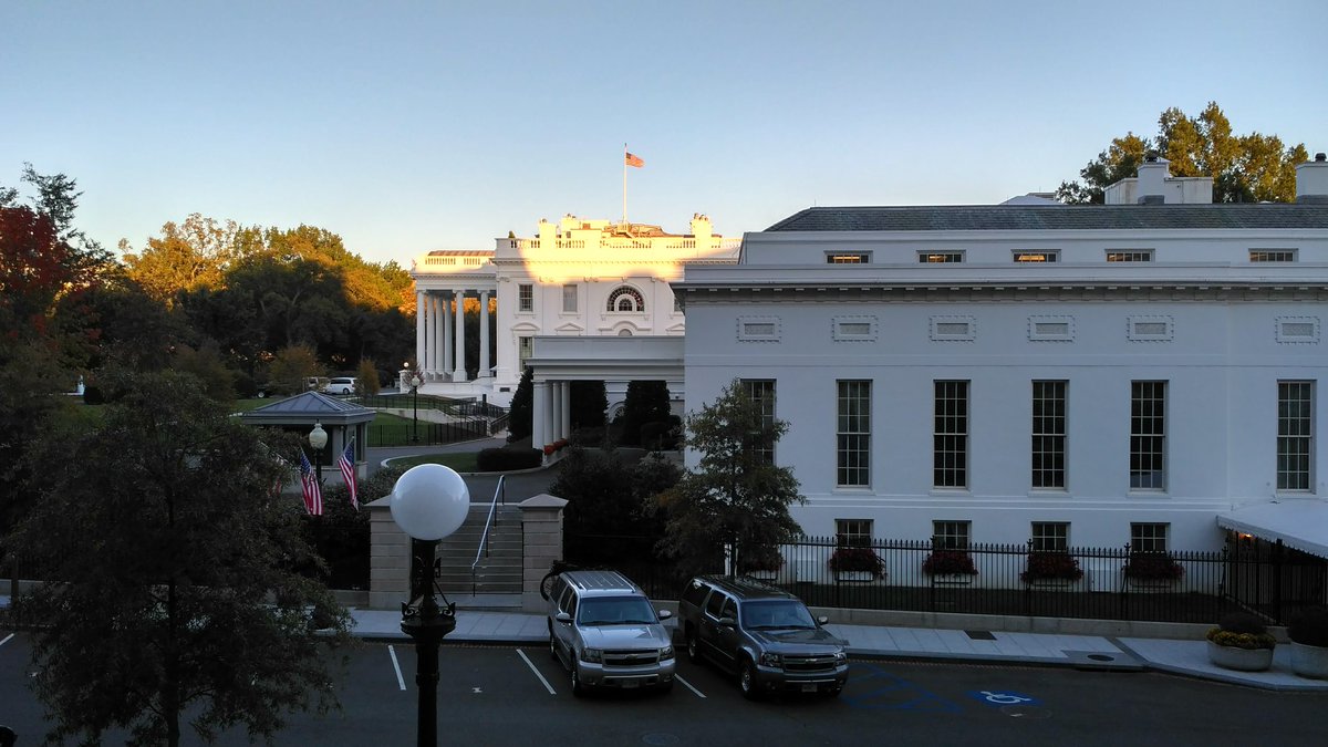 gopiharan's tweet photo. #Throwback - view of the West Wing from the Eisenhower Executive Office Building. 3 months back, it was a different country. #GDx2016 https://t.co/m1HKwXfxMK