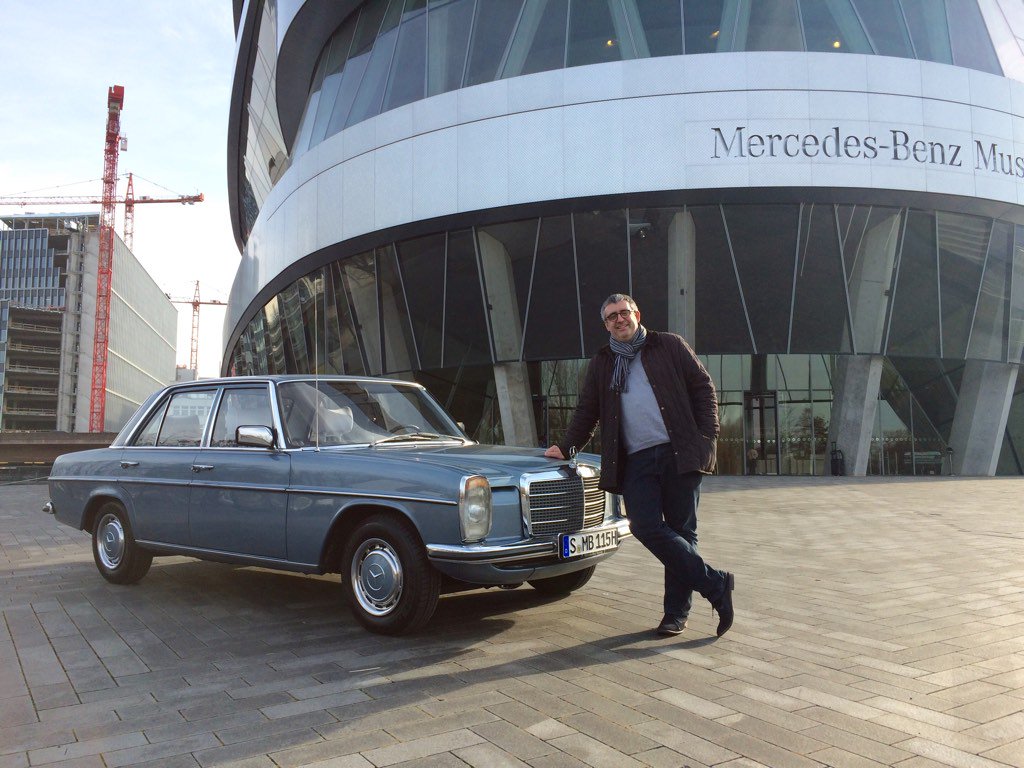 steigercst's tweet photo. Der neue Dauertester von #AutoBildKlassik auf dem Weg nach Hamburg: Mercedes 230.4/8. Fahrer freut sich. Und los! https://t.co/fpPea4Mf23