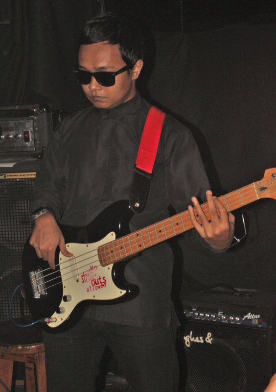 WATB_'s tweet photo. #tbt beberapa hasil dokumentasi aksi stand-up pertama kami, di event gallagher bank holidays 2010: https://t.co/SkcZmUiXVz
