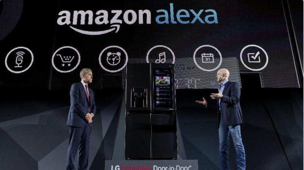 GK_ventures's tweet photo. The impact of #AI on #retail in 2017 => Using Artificial Intelligence both in apps and in the aisles. https://t.co/2hnjOQ3GuM https://t.co/cEgbwg6Xg9