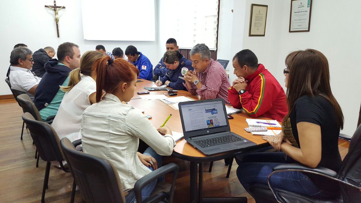 LaCejadelTambo's tweet photo. En reunión ordinaria de #COMGER analizamos Plan de Contigencia 2017 #TemporadaSeca para reducir riesgo y atención oportuna. https://t.co/LMeaYRjcWB