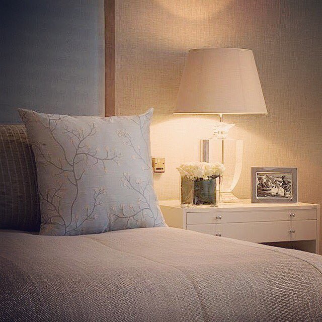 atlanticintdes's tweet photo. Elegant #bedroom corner with pale #blue #silk, natural #linen and #glass #interiors #interiordesign #luxury #design #inspiration #Chelsea https://t.co/kwpSWSrF2d