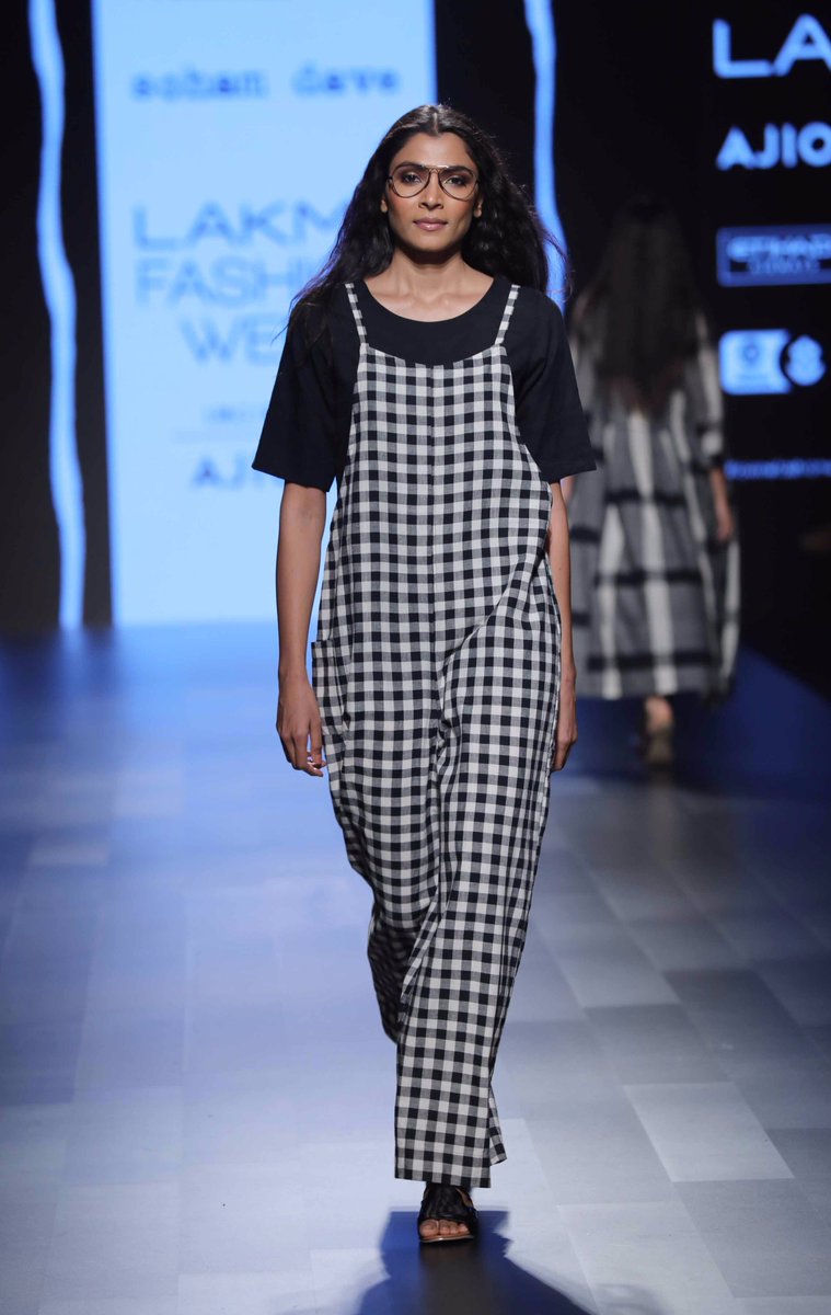 LakmeFashionWk's tweet photo. #LakmeFashionWeek Summer/Resort 2017 presents @AmrichDesigns Sayantan Sarkar @sohamdaveny 

#GoSustainable #5DaysOfFashion #Fashion https://t.co/o0aL5DNScJ