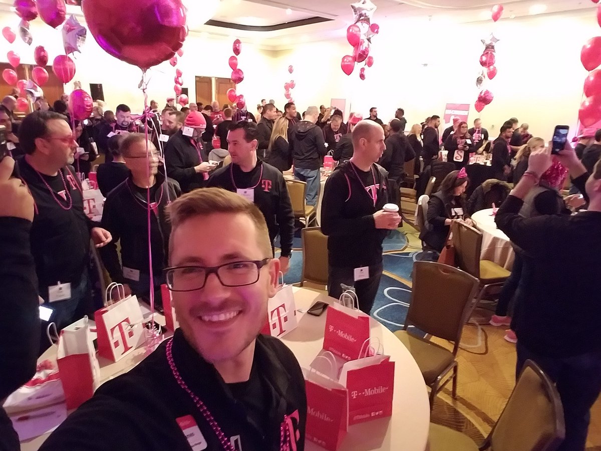 JamesOldenborg's tweet photo. 2017 kickoff! @JayTag09 @Funch11 @thayesnet @alexnazar12 https://t.co/lORouhoEOf