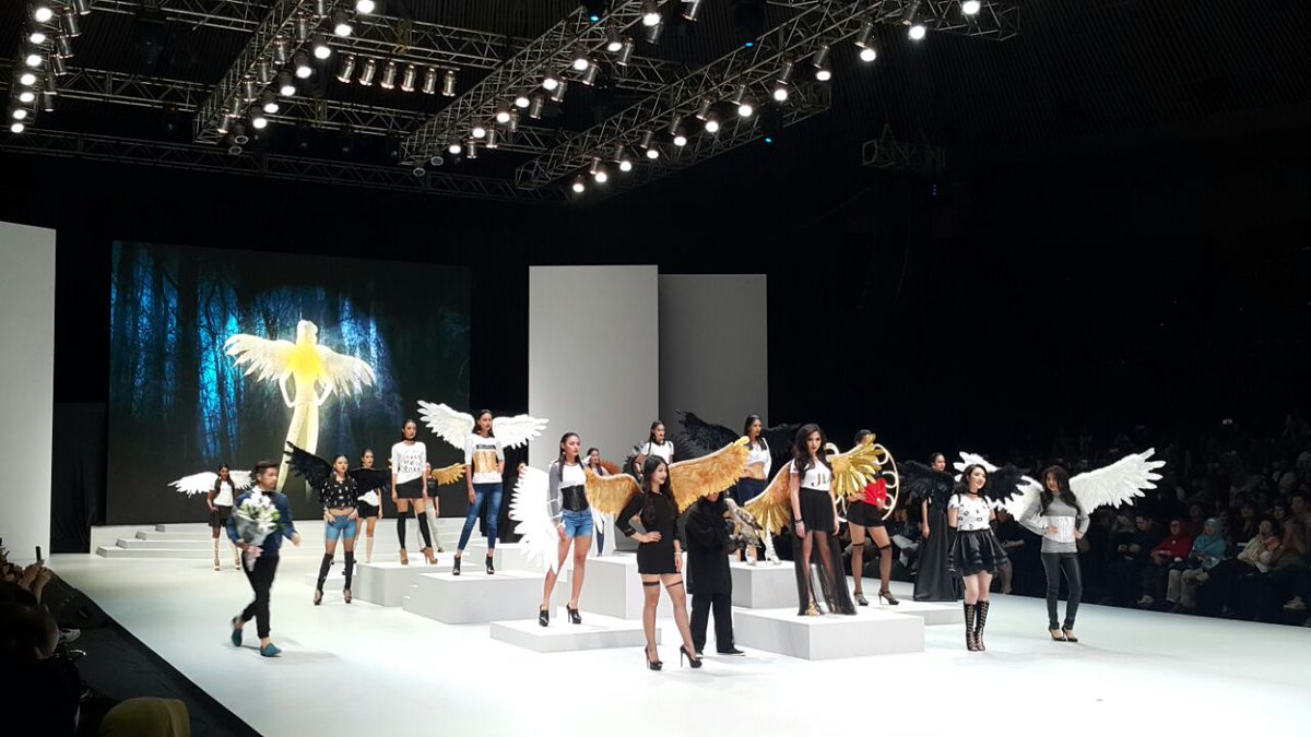 ramayanads's tweet photo. Selain A2T, koleksi JD @inijedar juga ada di acara IFW. Koleksinya keren dan bagus ya :) https://t.co/MNxst3doBL