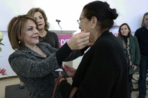 DIF_Durango's tweet image. &quot;Atendemos de manera oportuna las necesidades de la gente&quot;, dijo la señora Elvira Barrantes al hacer entrega de apoyos para la vista