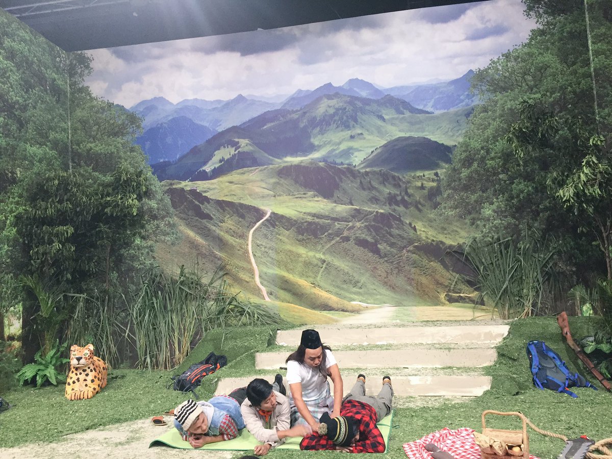 Yeeeee pade pijit-pijitan nih malah para wayang kiteee