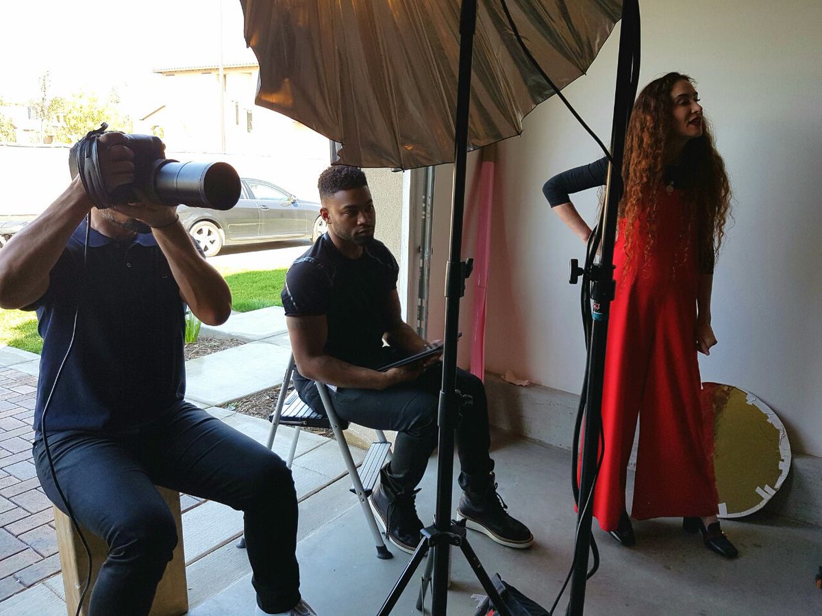 AffiliateCartek's tweet photo. April cover magic in the making!π«π«π«π« #COSMOdoesLA #COSMOxMAC #MACCosmetics https://t.co/fNAvT5EROd
