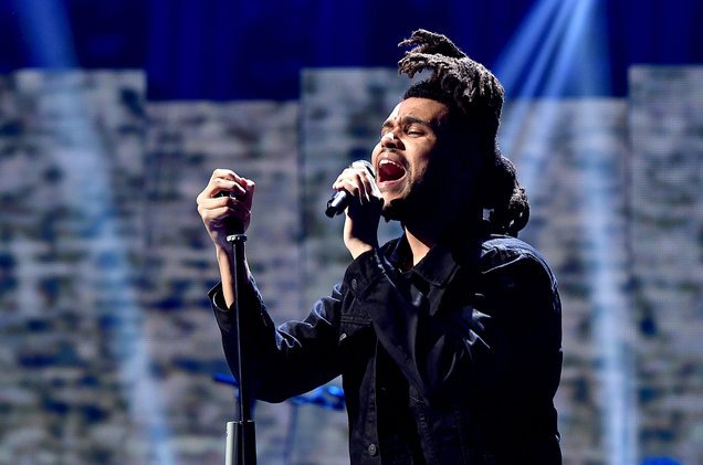 billboard's tweet image. .@TheWeeknd returns to No. 1 on updated Top R&amp;amp;B/Hip-Hop Albums chart blbrd.cm/UIm1Zt