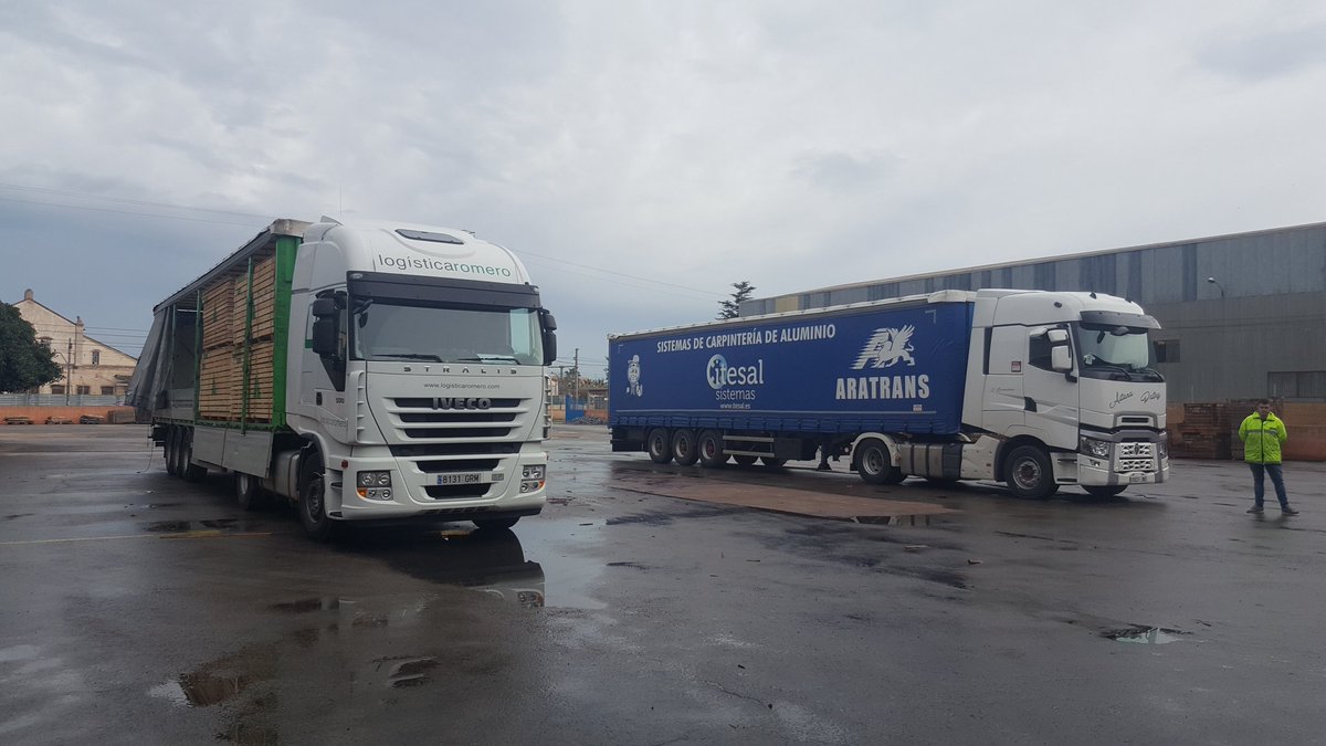 Preparando camiones para enviar #Ayous a distintos puntos de España