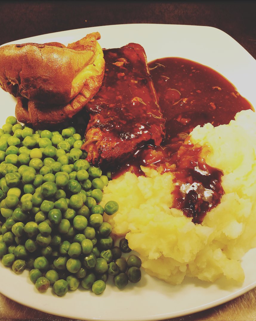 WellingtonsTick's tweet photo. Today's special.....braised pork drizzled in our delicious gravy served with creamy mash, homemade yorkshire pudding and garden peas...#Nom https://t.co/a6VZe9MJ5v