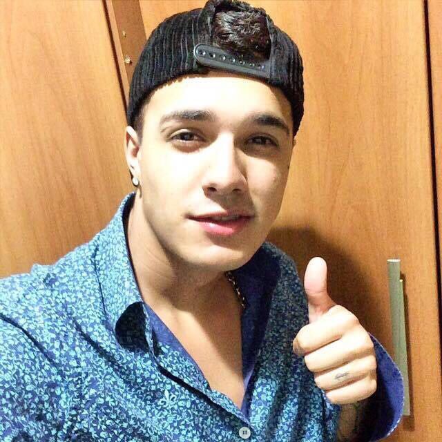 oficialmcmoreno's tweet photo. Boa Tarde família,grande beijo a todos 😘#mcmoreno https://t.co/MnK3jb9ZKC