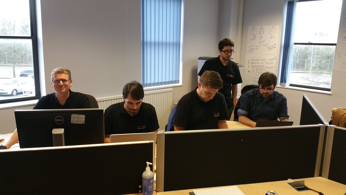 yaspop's tweet photo. Last minute hacking. Go teams ! https://t.co/Z217Uy4QVD