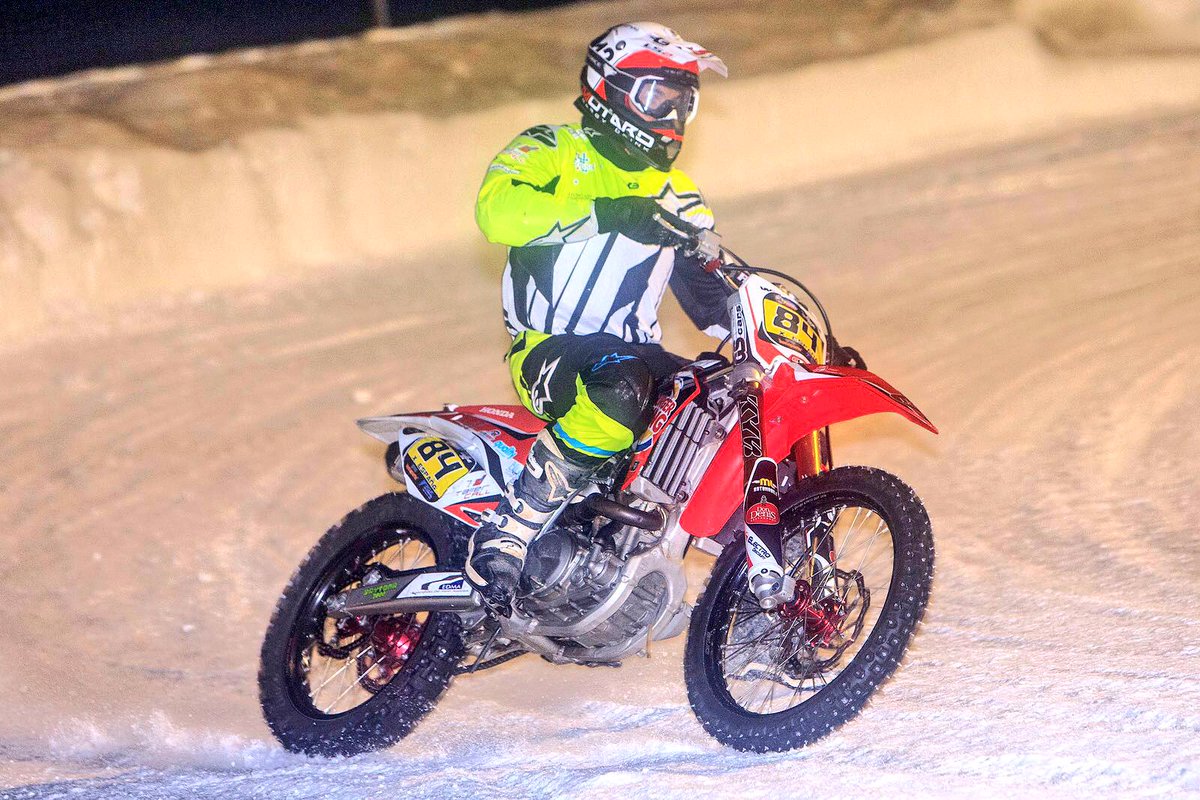 cristian12espan's tweet photo. Disfrutando como un niño en las carreras de hielo en Andorra, la semana que viene intentaremos mejorar el tiempo. #icegladiators #apertotes https://t.co/qqEh4rEvOV