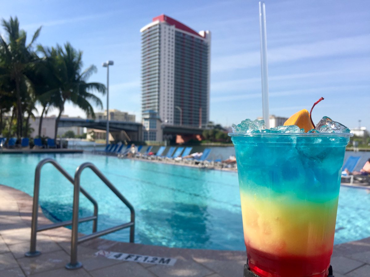 CPHollywoodFL's tweet photo. Even if the groundhog sees his shadow, this is what our winters look like! 
#CPHWood #GroundhogDay https://t.co/QWzZ4uBs9g https://t.co/zaGrx2ywhj