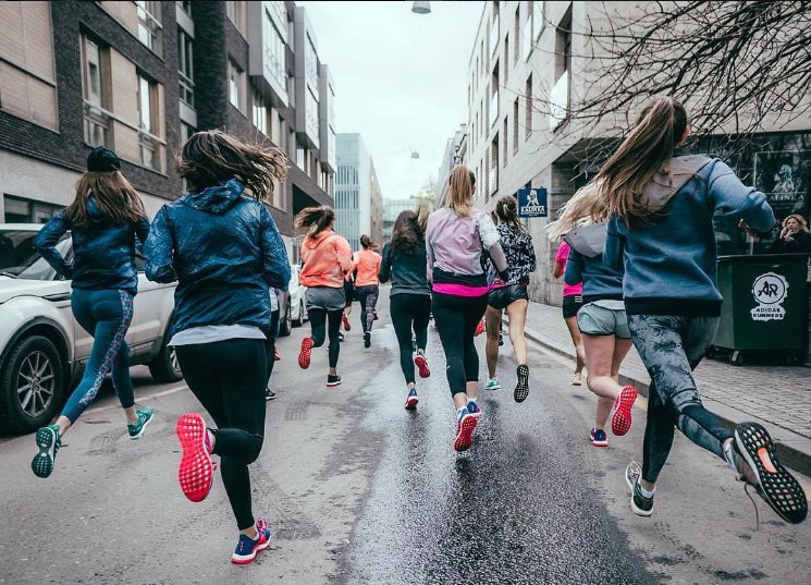 TopRunningShop's tweet photo. Hoy turno para las chicas con @adidasrunning #Supernova o #UltraBoost para quemar el asfalto 👉 https://t.co/KPlpiD0w0F #running #BeTopRunner https://t.co/jl8U070Ydm