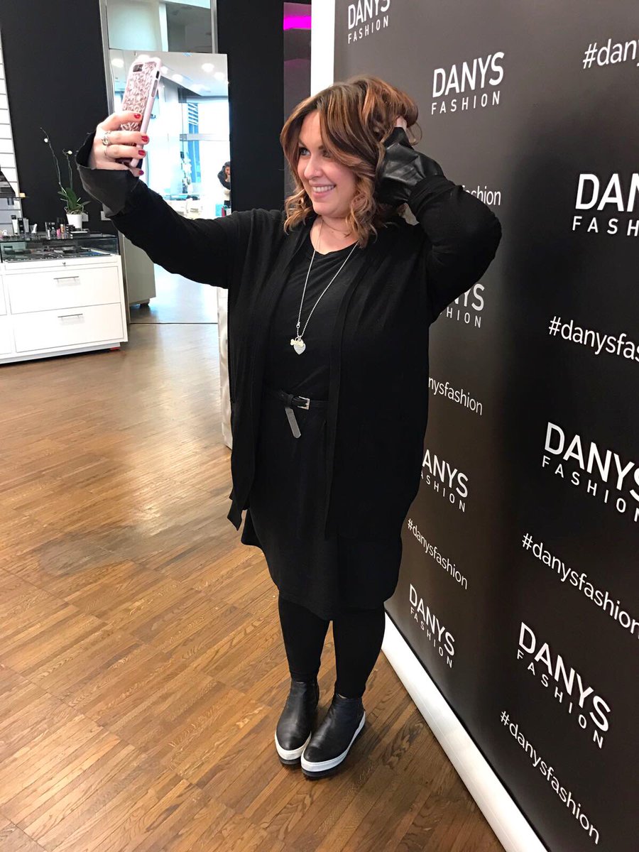 Robyberta's tweet photo. Risultato finale che adoro!!!!!!
Grazie @WellaPro_ITA e #danysfashion #wellacontouring #wellalife #WCS17 https://t.co/emTZ9YVKTI