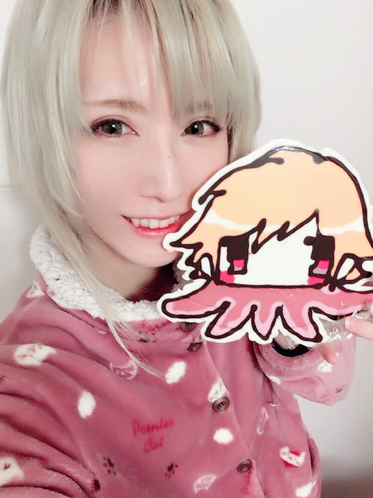青木志貴 お祝いがしたくて考えた結果チョコプレートを作ろうと決め 帰ってから黙々とあすかくらげを作っていました 初めてチョコプレート作ったから不格好だし ケーキは既製品だけど愛はあるんや 一生懸命作ったんや 誕生日おめでとう 僕の