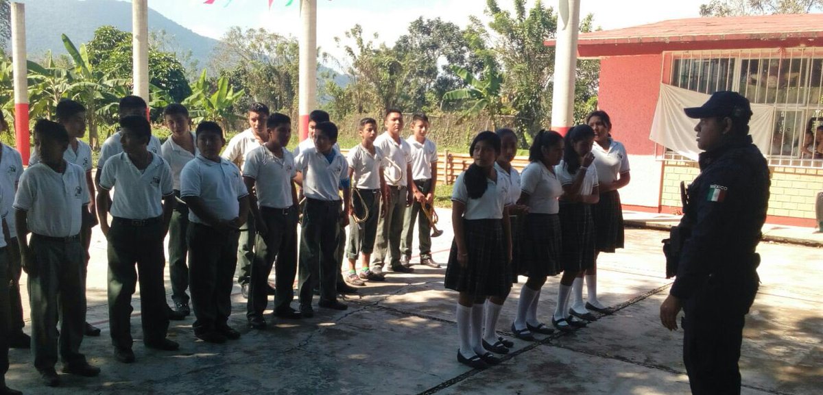 SSPCTabasco's tweet photo. Llevamos pláticas sobre prevención del delito a escuelas #PolEstatal #EscuelaSegura https://t.co/CihsCQvTZY