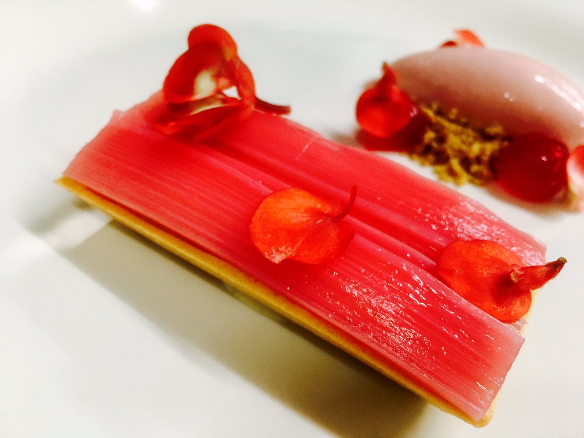 New for the lunch menu @purnellsrest next week. Rhubarb and Apple tart...#banginseason @yummy_brummie #redheartapple #yorkshirerhubarb 😍😍👌🏻