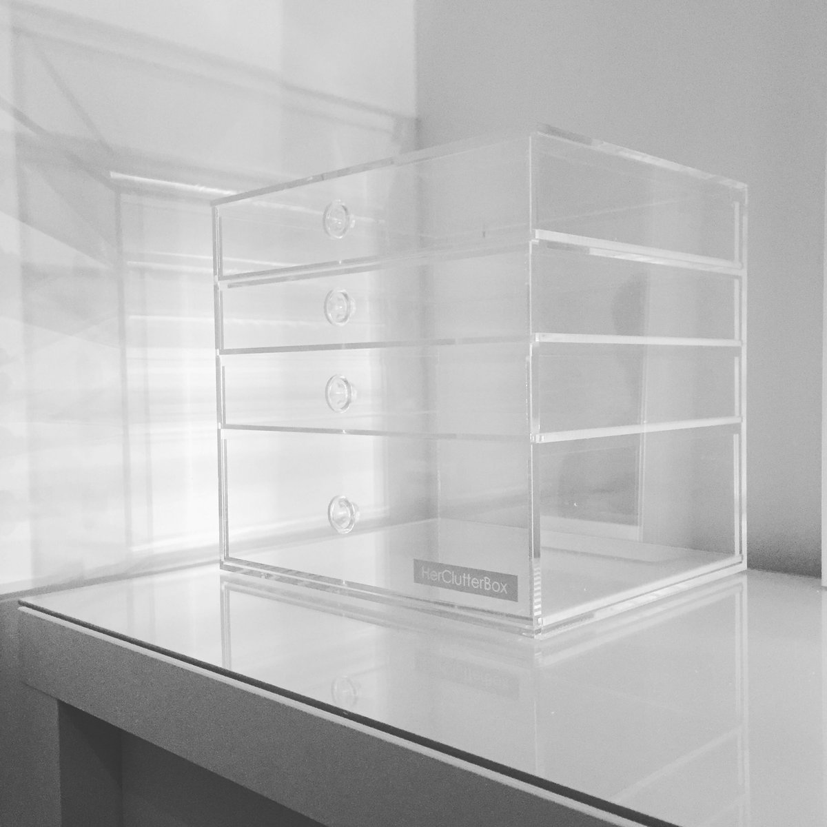 herclutterbox's tweet image. Crystal clear 👌 Valentines Discount code : WOWHERHCB 10% OFF all products. #valentines #herclutterbox #clutterfreelife #makeup #mua