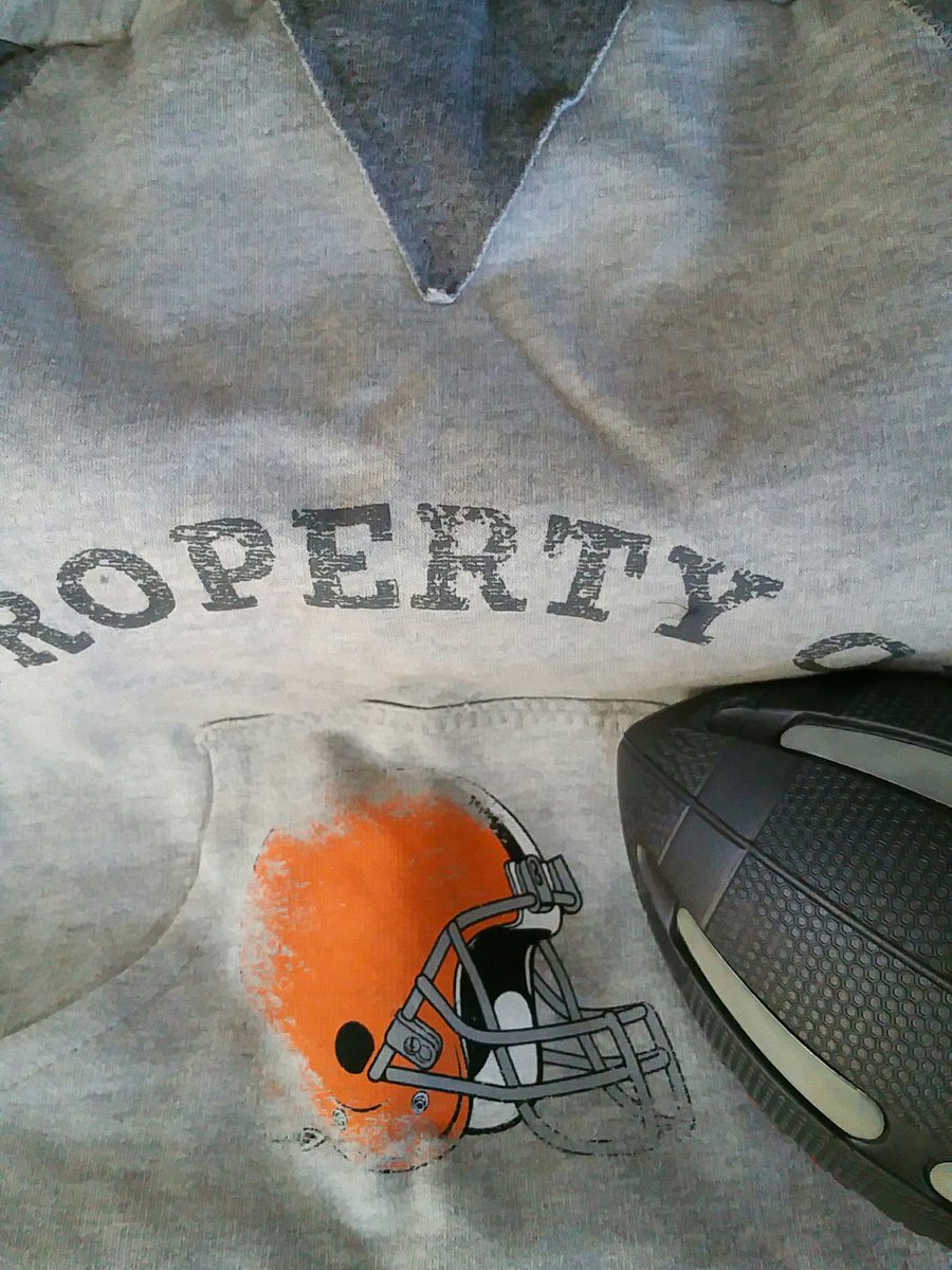 lesh4537's tweet image. They may not be playing but we LOVE football here! #TTPBoxPool