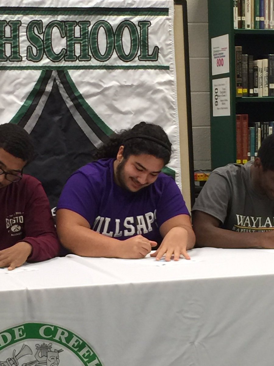 MajorsFootball's tweet photo. Welcome Mayde Creek OL Miguel Silva to the @millsapscollege family! ๐คTown to the 'Sip #ClassOf2021 #MAJORkey17 https://t.co/28lskj6Hpy