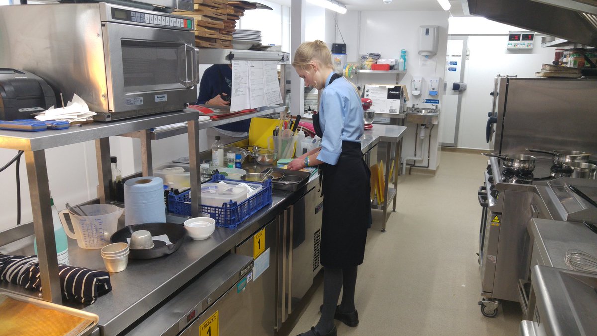 GarethjohnP's tweet image. Anna in the thick of it @PenairSchool @StAustellBrew @IOShenknives @SpringboardCW @SBFutureChef
