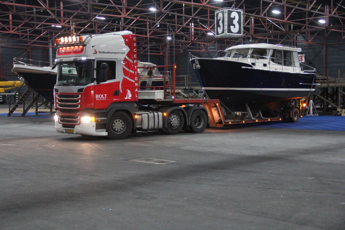 BootHolland's tweet photo. We zijn los! De opbouw van Boot Holland 2017 is begonnen. In totaal moeten er nog ruim 50 grote schepen naar binnen! #BootHolland @WTCExpo https://t.co/cJA0BRRCG2