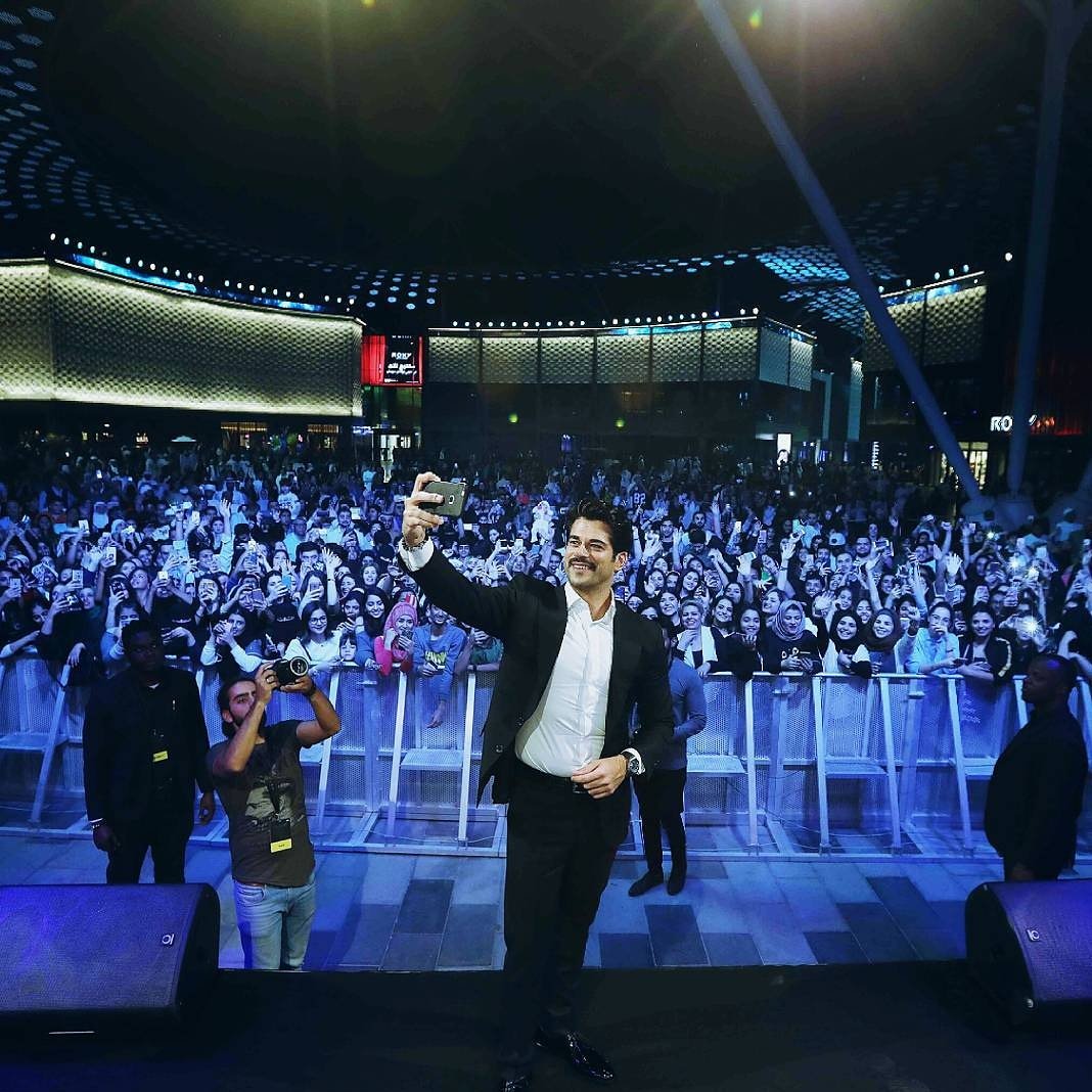 burakozcivit_t's tweet photo. @burakozcivit
#buraközçivit #CİTYWALKDubai #Dubai
#hareemalsultan #balibey https://t.co/tpEVjkkEgf
