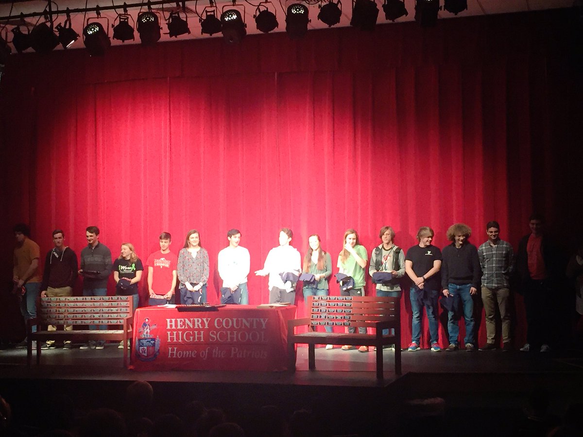 MiddletonHCHS's tweet photo. HCHS 30+ ACT class of 2017. My homeroom &amp; had them all in academics-I'll verify, these students hv great minds &amp; great hearts! 👍🏼 #takesboth https://t.co/BCfj2B4Fsu