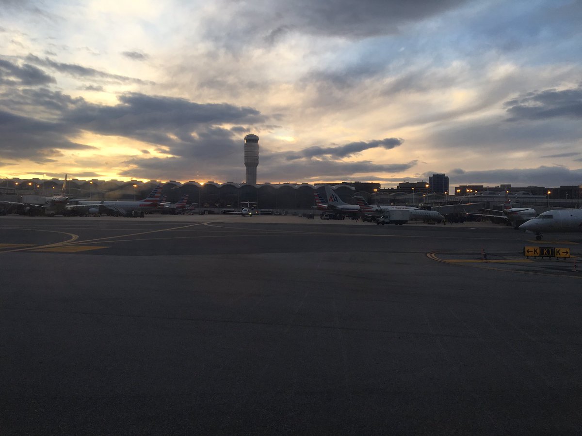 dcaman's tweet photo. Reagan airport.. @Reagan_Airport @Delta @AmericanAir @WashingtonPic @washingtontour @cspanwj #Washington D.C. https://t.co/gpSNJgLRq9