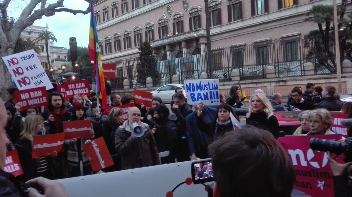matteonanda's tweet photo. #nomuslimban anche a Roma davanti ambasciata Usa. Anche @amnestyitalia aderisce https://t.co/N7RYlm59P5