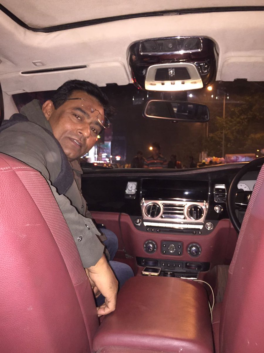 ShamsTahirKhan's tweet image. A childhood dream to travel in @rollsroycecars became a reality today on Lucknow roads #OverwhelmingExperience  #lifemoments