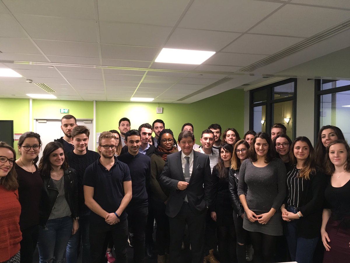 MedialabKBS's tweet photo. Fin de la conf entre @PatrickKanner et les étudiants sur le sport dans le diplomatie d'influence de la France #softpower cc @KedgeBS https://t.co/G38HA1iZDh