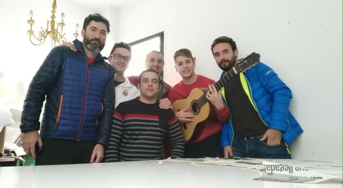 loscoloretes's tweet photo. La murga de Los Ordońez llevará por nombre "LOS ANILLAOS CARNAVALEROS"
#Chorizá2017 #VamoQueNoVamoo https://t.co/9NdOVBgkOM