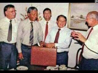 tumisole's tweet photo. #ThingsWeCantAskGoogle
What was in this briefcase⤵️ https://t.co/egNjmZlzyL
