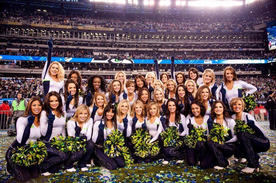 SeaGalChristian's tweet photo. 3 years ago today we were standing in the middle of @MLStadium as World Champions! What a magical experience I'll never forget 💙💚 #SB48 https://t.co/Iq18SOz1OB