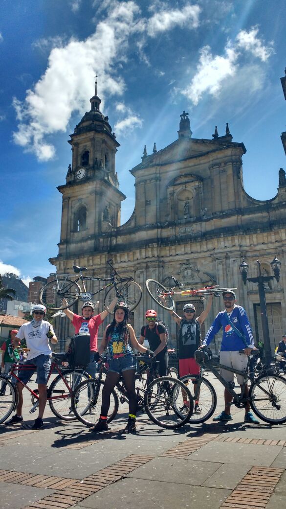 Fontirueda's tweet photo. #BogotaBonitaYEnBici #DiaSinCarroYSinMoto #Fontirueda #EnBiciesMejor #365DiasenBici @Bocarejo_JP @SectorMovilidad https://t.co/FNqneHzZnZ