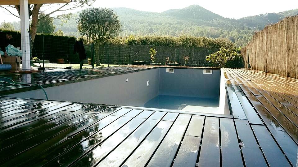 diazpools's tweet photo. Reformada piscina que tenía problemas en el vaso ya que se encontraba fisurado, también se le realizo una instalación de liner como solución https://t.co/VIpXrPV0jz