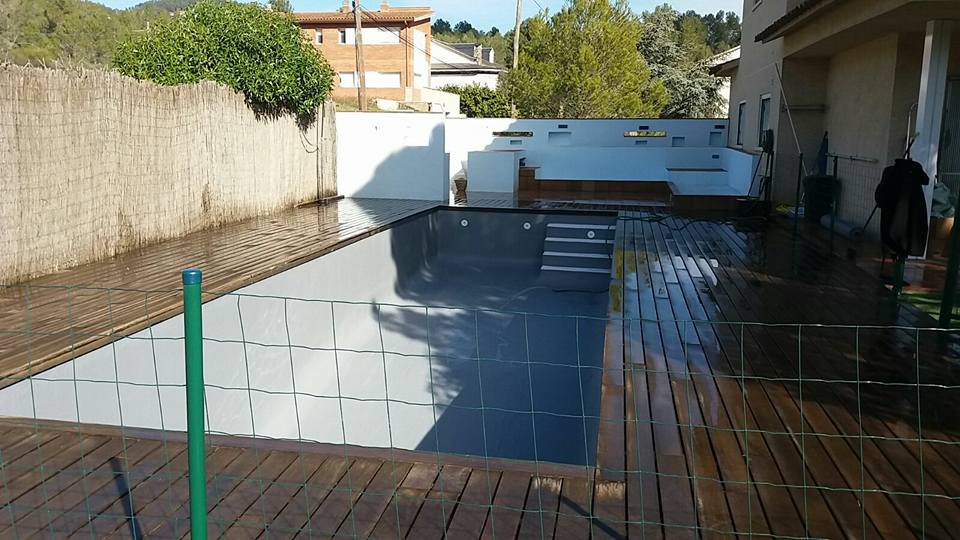 diazpools's tweet photo. Reformada piscina que tenía problemas en el vaso ya que se encontraba fisurado, también se le realizo una instalación de liner como solución https://t.co/VIpXrPV0jz