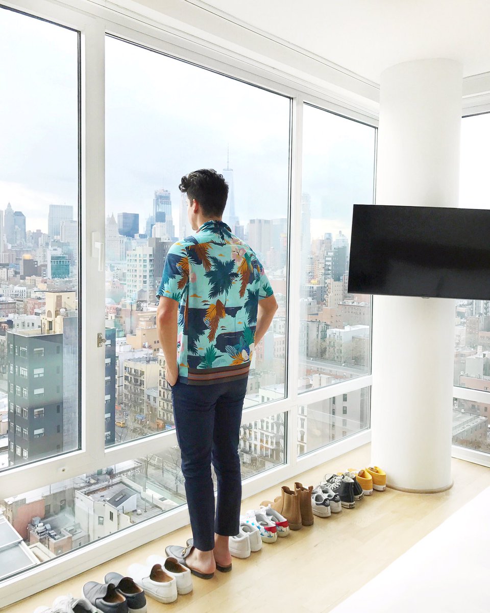 yummertime's tweet image. 😐👟✨ we didn't bring enough shoes... // here's the view from @hotelindigo! #hotelindigo #colorofdiscovery