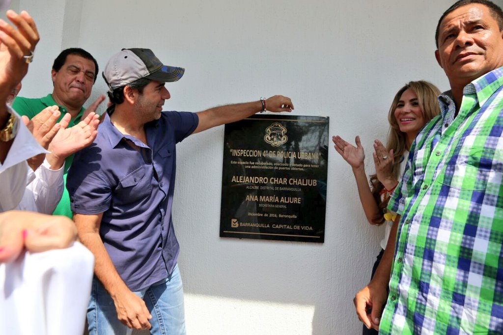 AlejandroChar's tweet photo. Entregamos dos inspecciones y comisarías de familia en Carrizal y El Bosque, para brindarle un servicio cercano y eficiente a la comunidad. https://t.co/IhqZ3SmND6