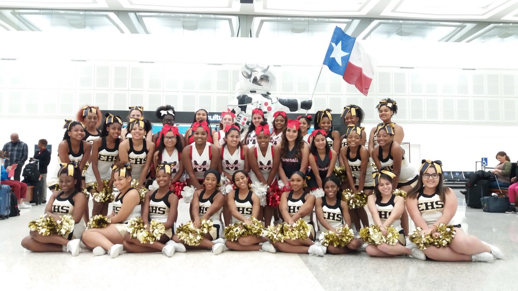 Ike9_Cheer's tweet photo. This is an amazing experience for the girls... They are having blast ushering in #SuperBowl crowd... Welcome to Houston folks! https://t.co/y5SLMuO0gb