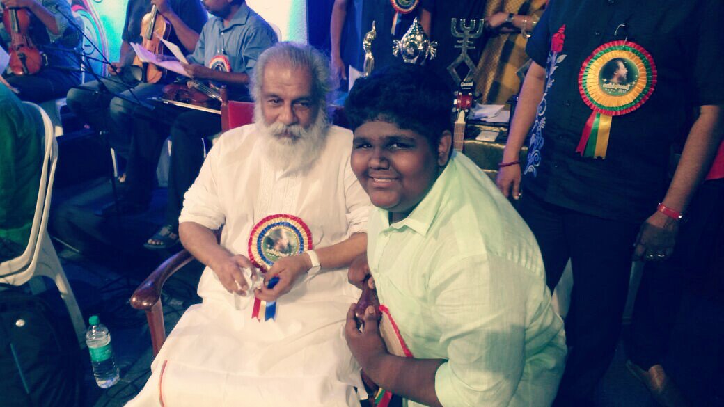 Met Dr. K J Yesudas sir. I felt an aura of positivity after having talked to him. He has undoubtedly redefined Indian Music.🙂