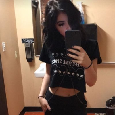 “hello, hello. Good afternoon. 🌹"