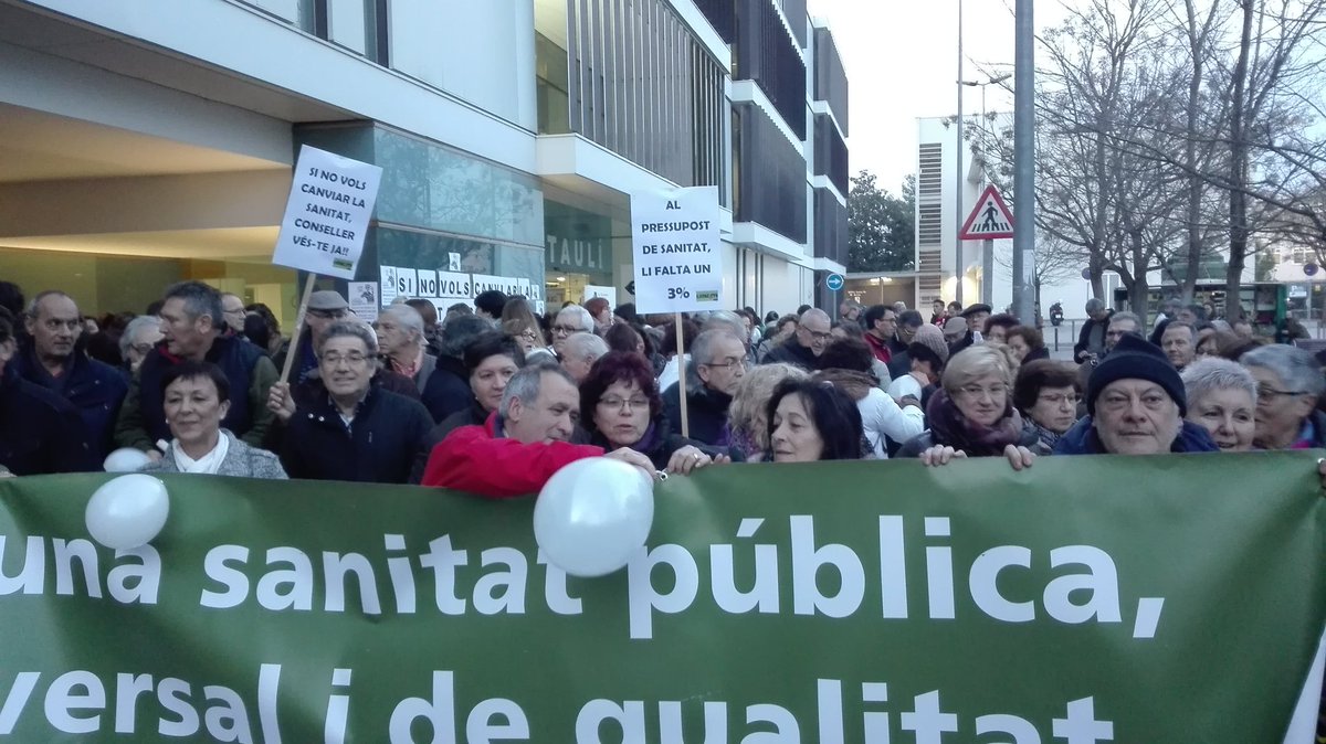 cupnacional's tweet photo. Sabadell pren els carrers per exigir a @toni_comin una sanitat pública, universal i de qualitat #perlarepública #sompública https://t.co/1QKzUPId87