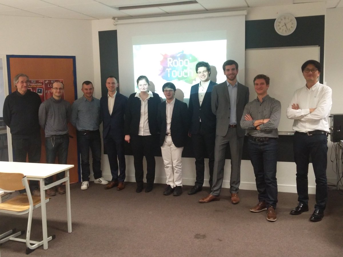 RoboTouch_ECE's tweet image. Fin de la #SoutenancePFE avec @FrankBietrix, @DO_Bouchez @3DModularSystem , et @PhilBennequin Merci à tous ! Maintenant le concours !